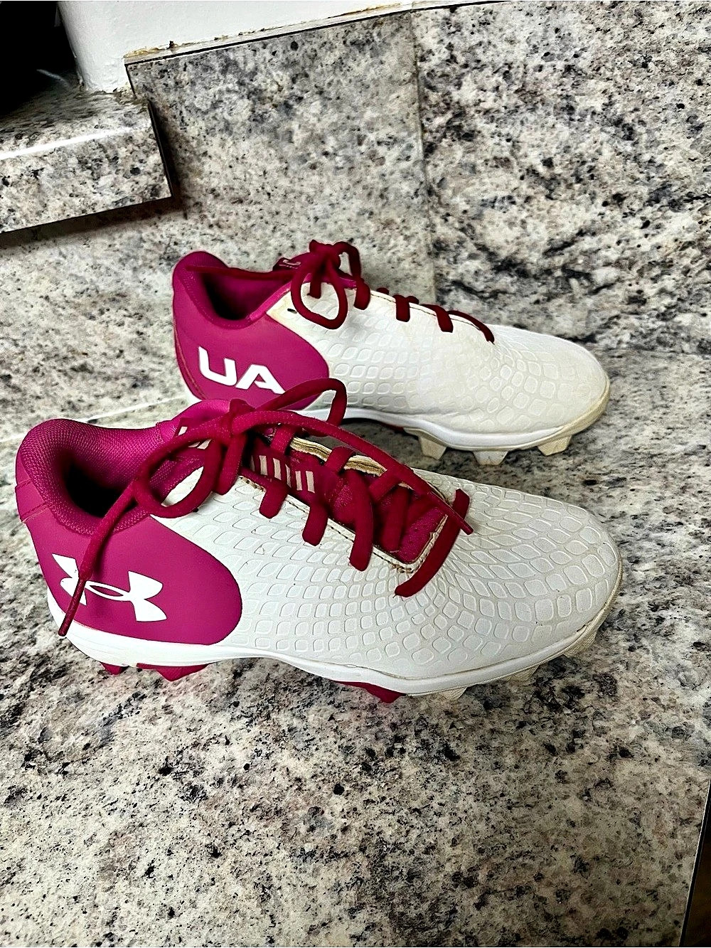 Under Armour Glyde 2.0 RM Jr. Softball Cleats Athletic Cleats US 1 White & Pink